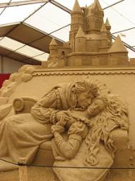 Dornr&ouml;schen Sandskulptur beim Sandskulpturenfestival 2012 in Binz auf R&uuml;gen